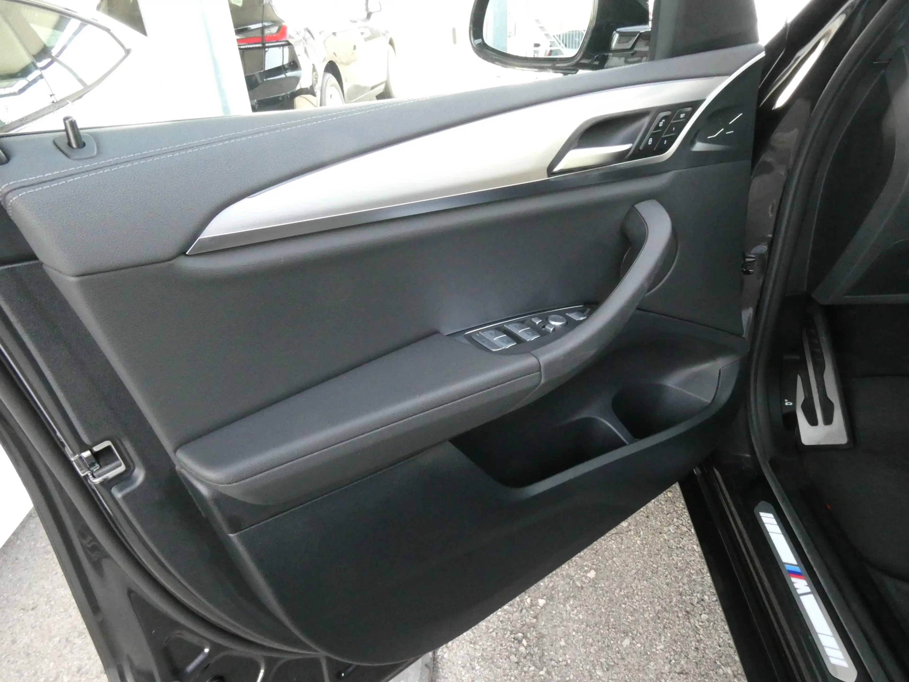 BMW iX3 M — photo 10