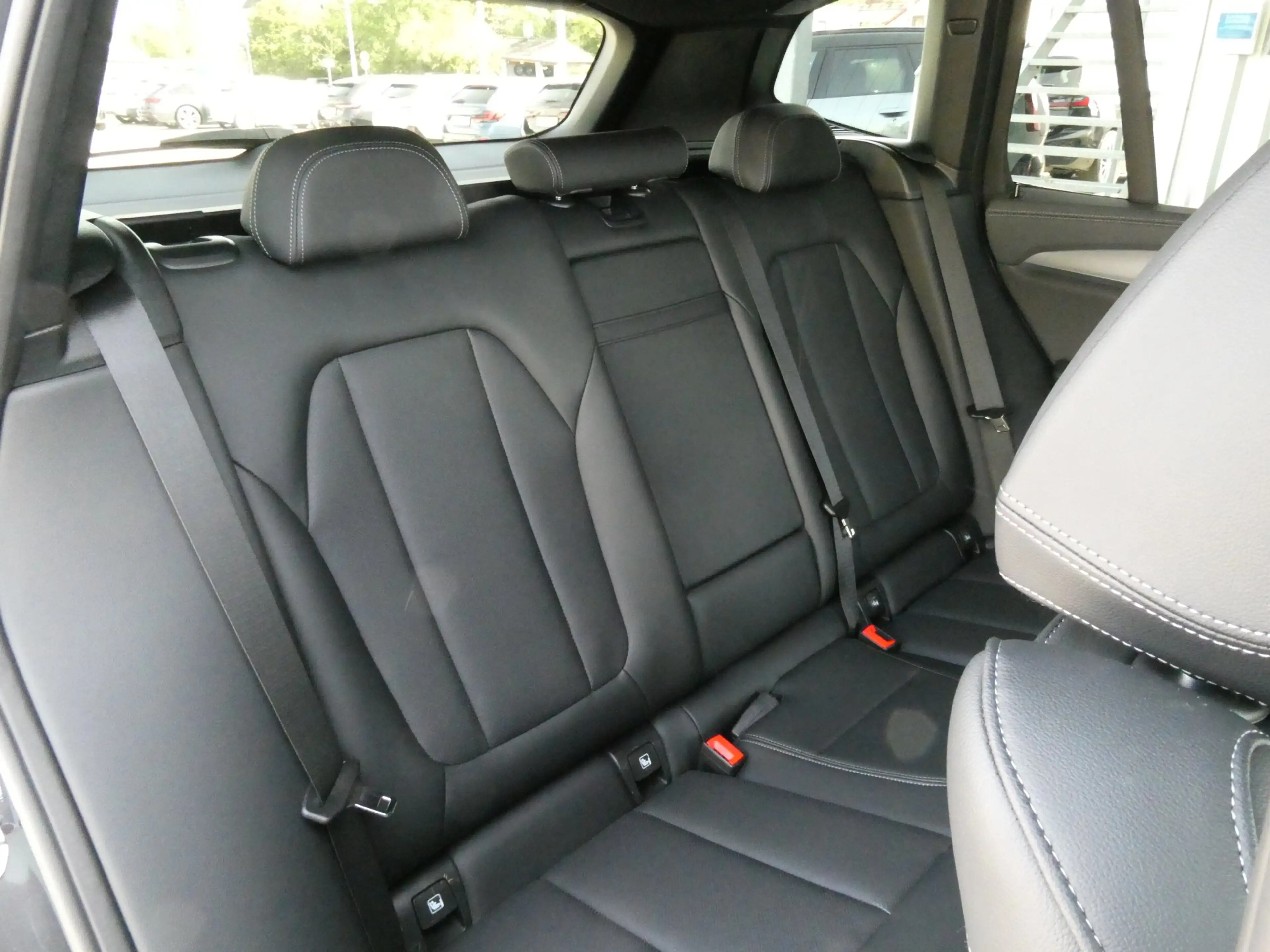 BMW iX3 M — photo 5