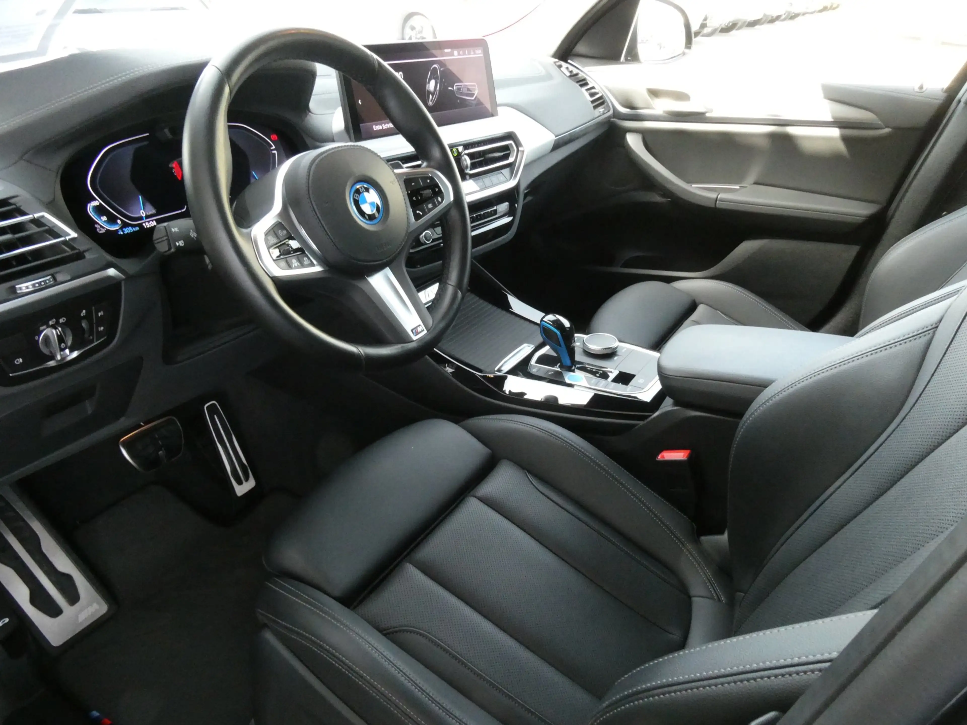 BMW iX3 M — photo 11