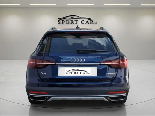 Audi A4 view 4