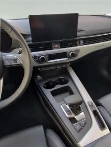 Audi A4 view 11