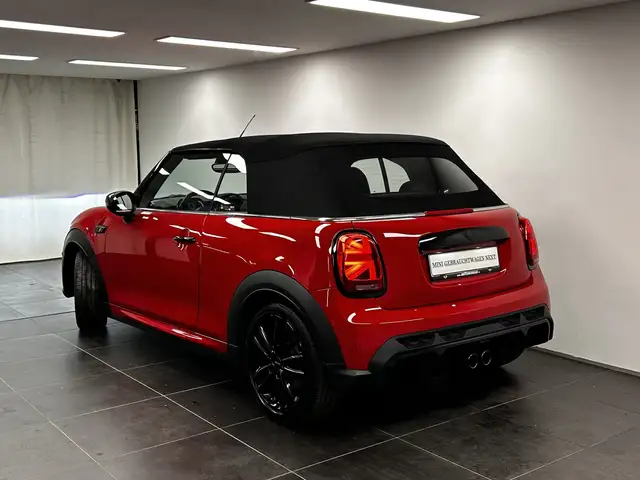 Mini Convertible view 3