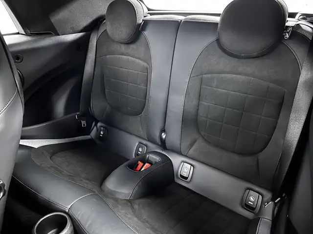 Mini Convertible view 12