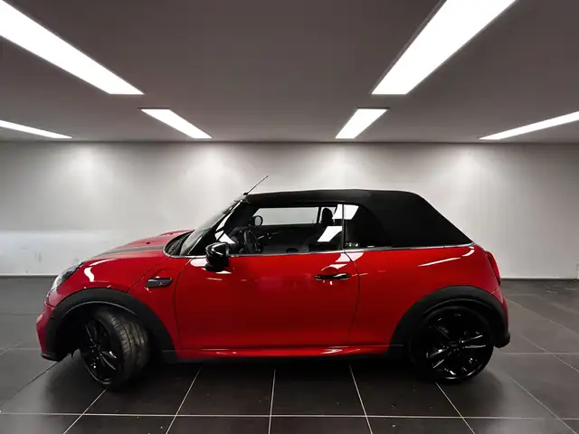 Mini Convertible view 2