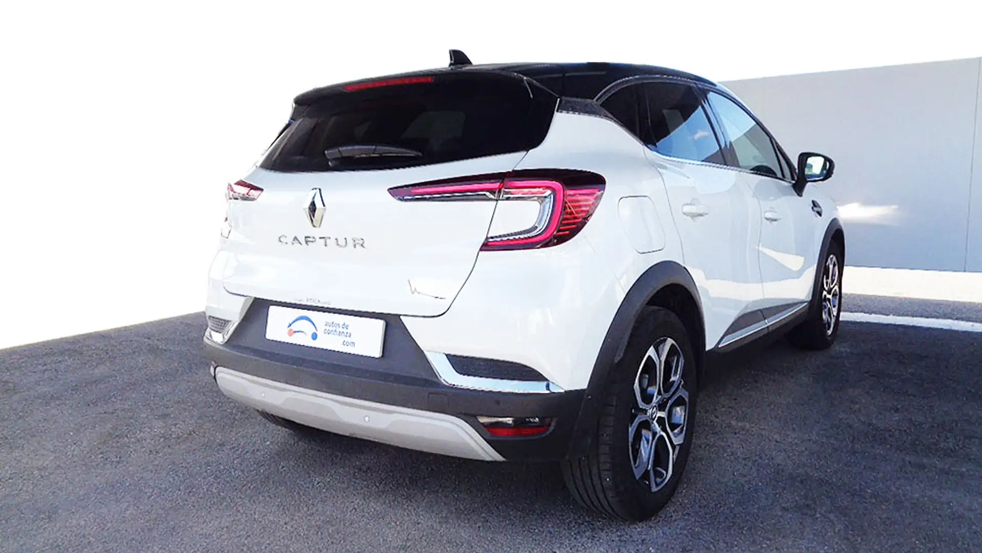 Renault Captur FAST TRACK TCE MILD-HYBRID - 2