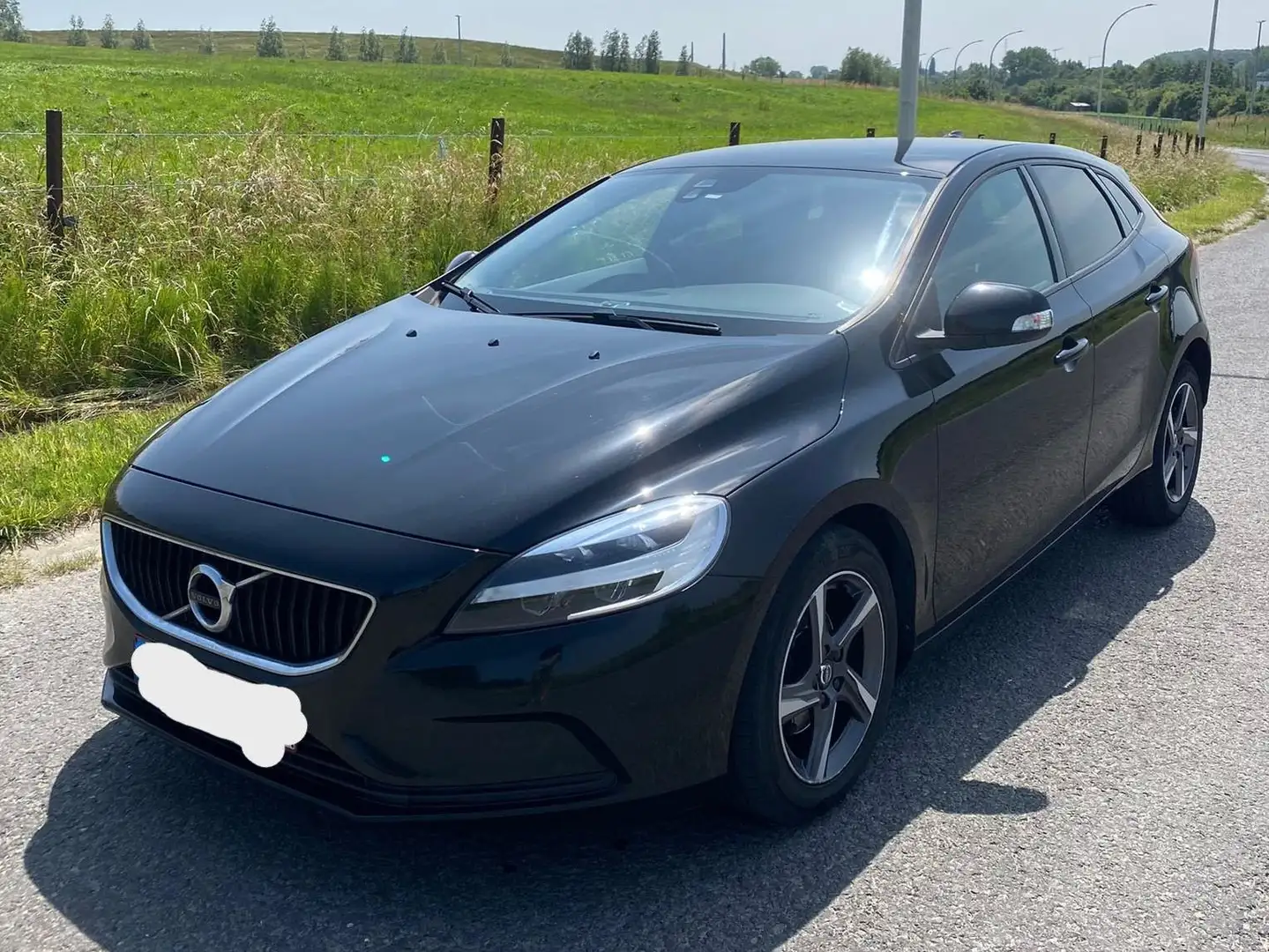 Volvo V40 V40 D2-82 MAN Base Černá - 1