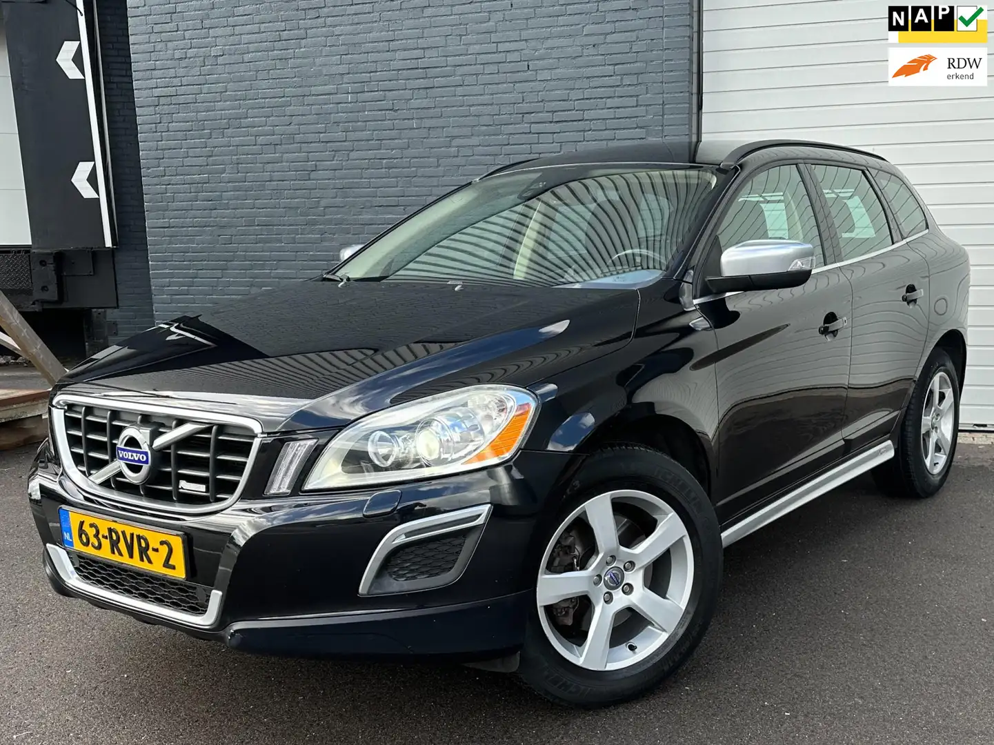 Volvo XC60 2.0T R-Design DEALERONDERHOUDEN-AUTOMAAT-ORGNL Zwart - 1