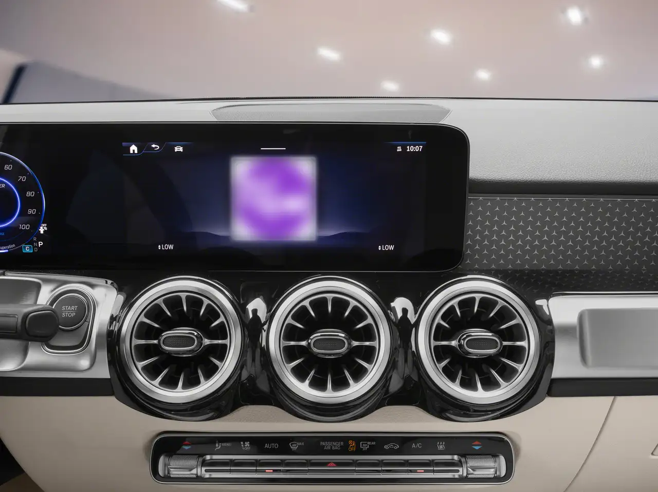 Mercedes-Benz EQB снимка Mercedes-Benz EQB