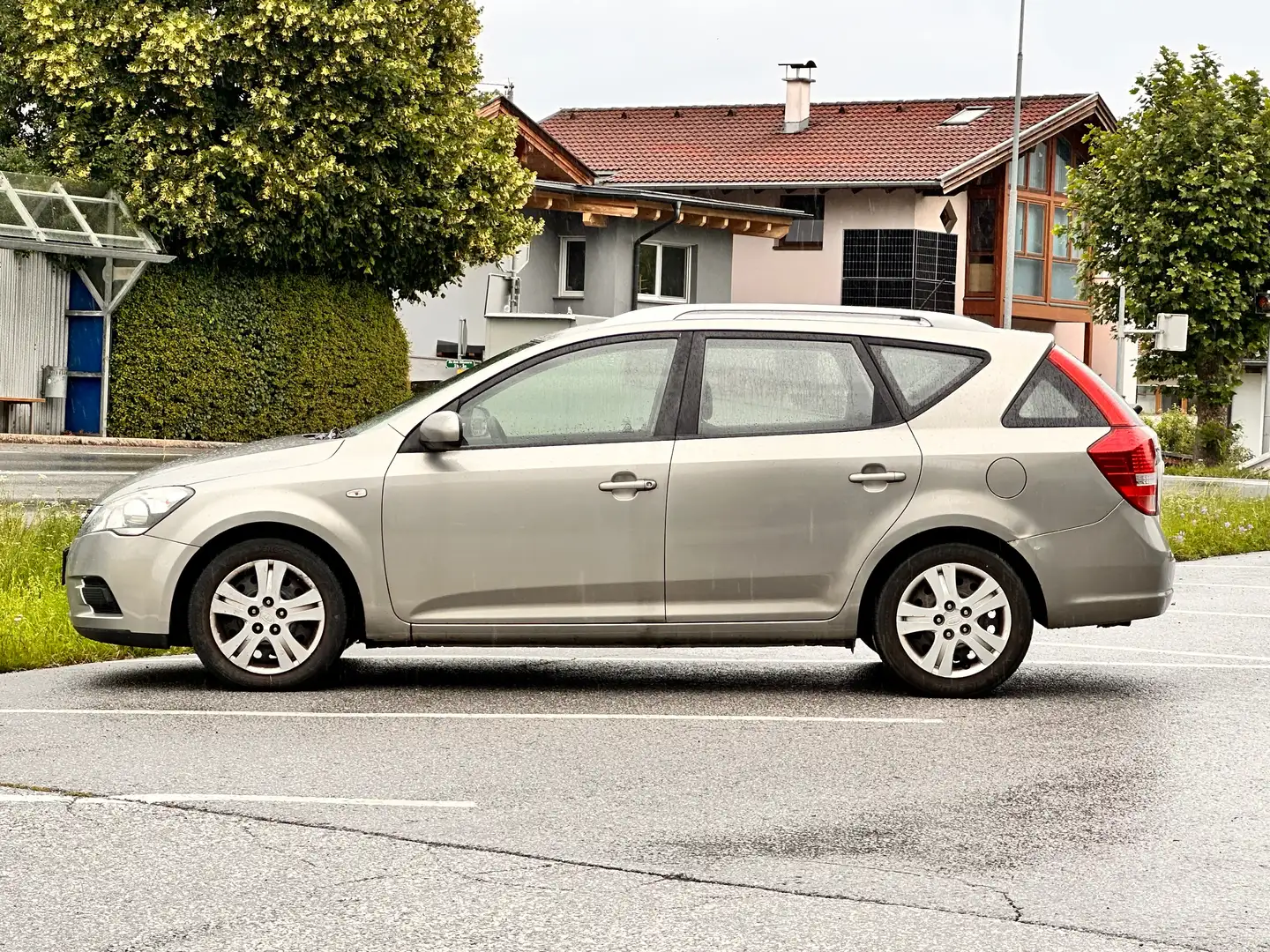Kia Ceed SW / cee'd SW cee'd SW 1,6 CRDi Cool Surf / Klima / Diesel ...u Grau - 1