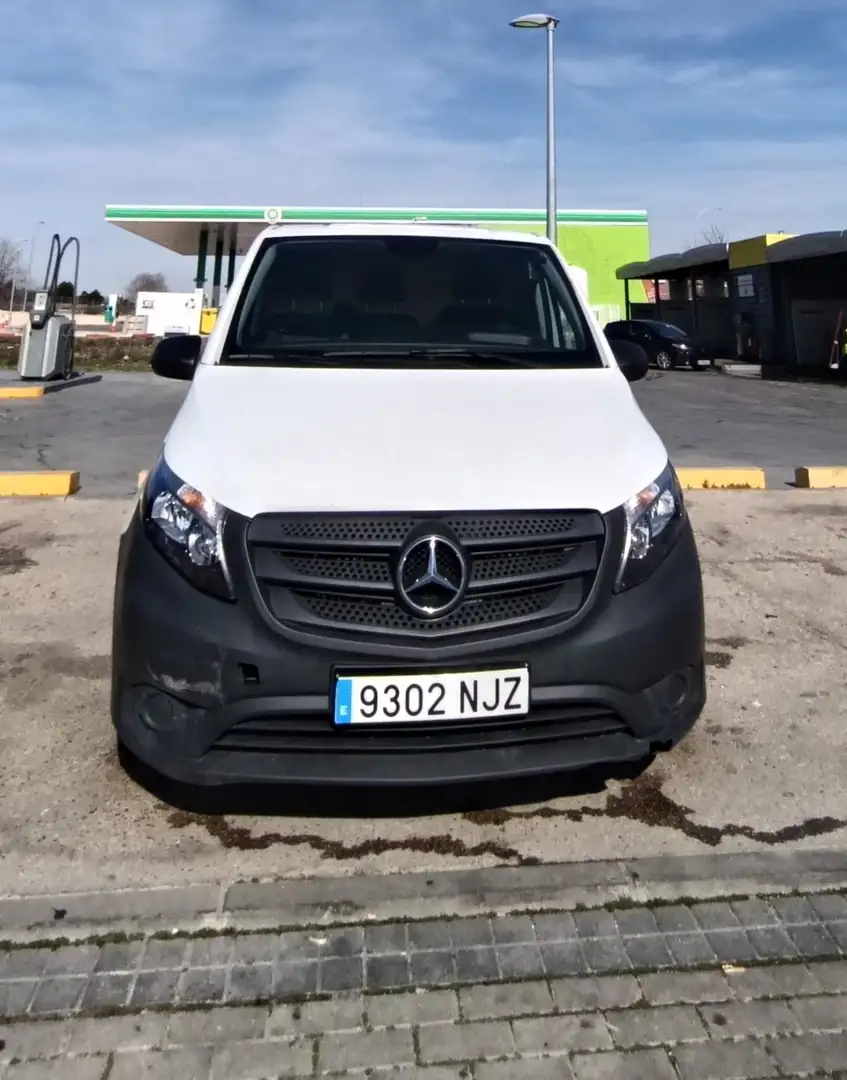Mercedes-Benz Vito Furgón 111CDI Larga - 1