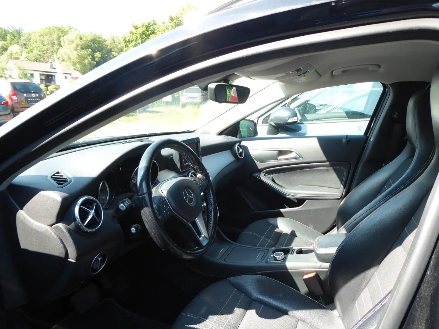 Mercedes-Benz GLA 220 CDI 4MATIC DCT Schwarz - 2
