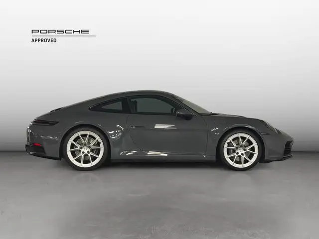 Porsche 911 view 6