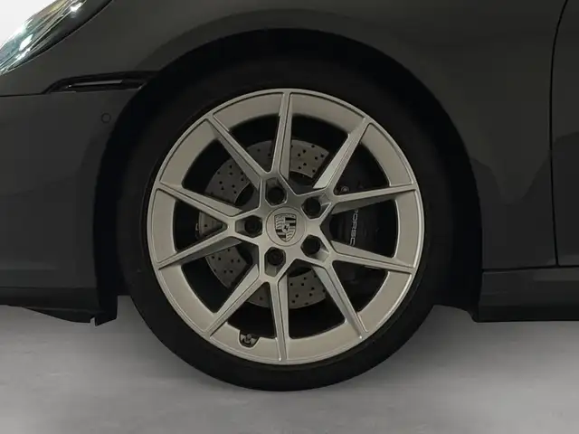 Porsche 911 view 9