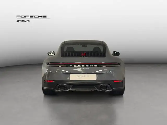 Porsche 911 view 4