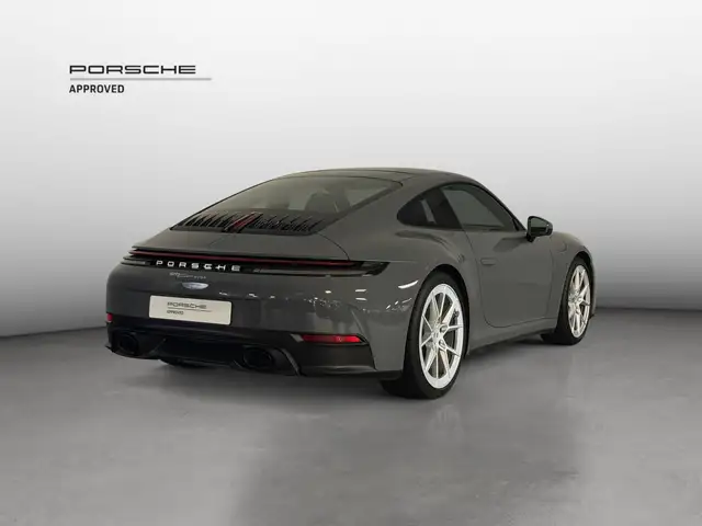 Porsche 911 view 5