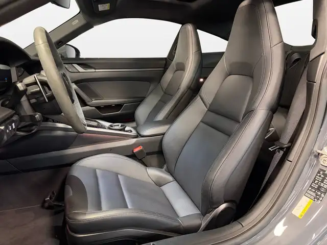Porsche 911 view 14