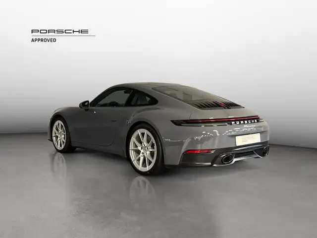 Porsche 911 view 3