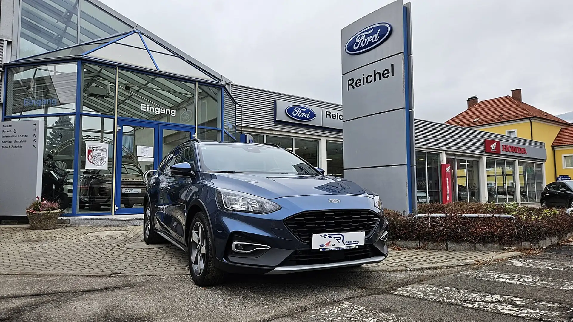 Ford Focus Traveller 1,0 EcoBoost Active X Blau - 1