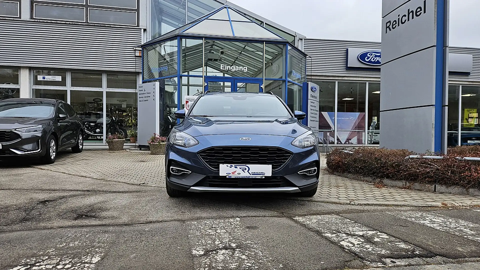 Ford Focus Traveller 1,0 EcoBoost Active X Blau - 2