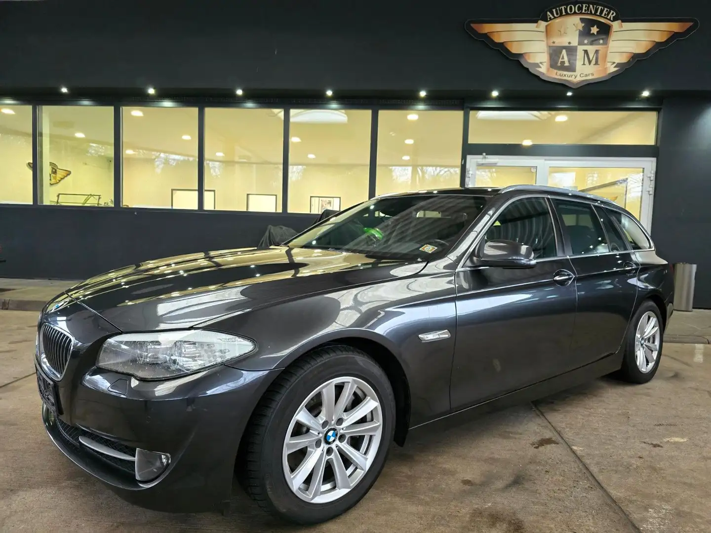 BMW 525 d Touring LEDER/NAVI/PANORAMA/Head-Up/BT/AHK Gris - 1