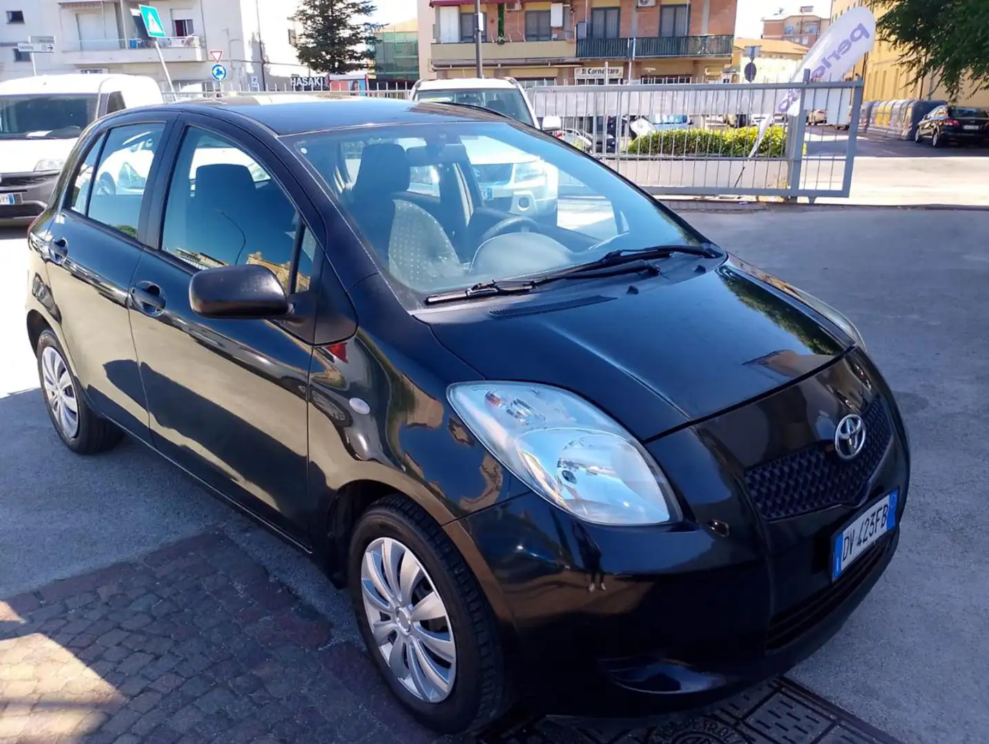 Toyota Yaris 1.0 5 porte Sol Nero - 2