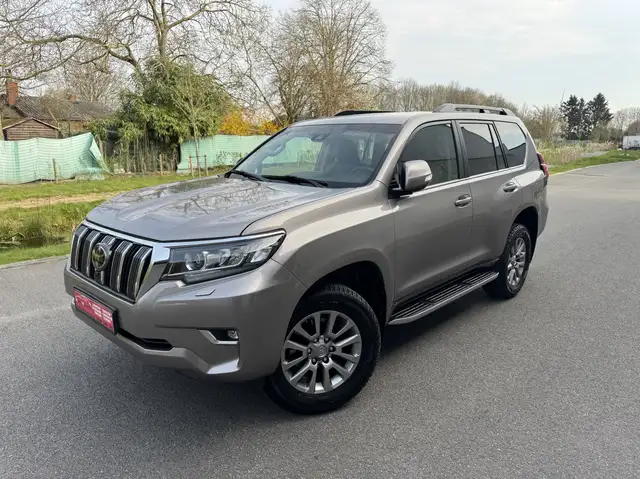 Toyota Land Cruiser 2.8 D-4D Aut / 4 Camera / Frigo/ Only Export Afrik