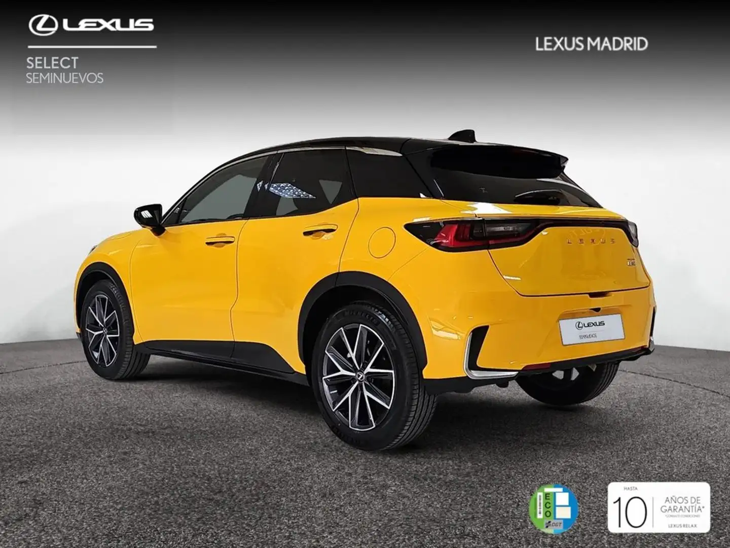 Lexus LBX 1.5 136cv HEV Emotion+ Amarillo - 2