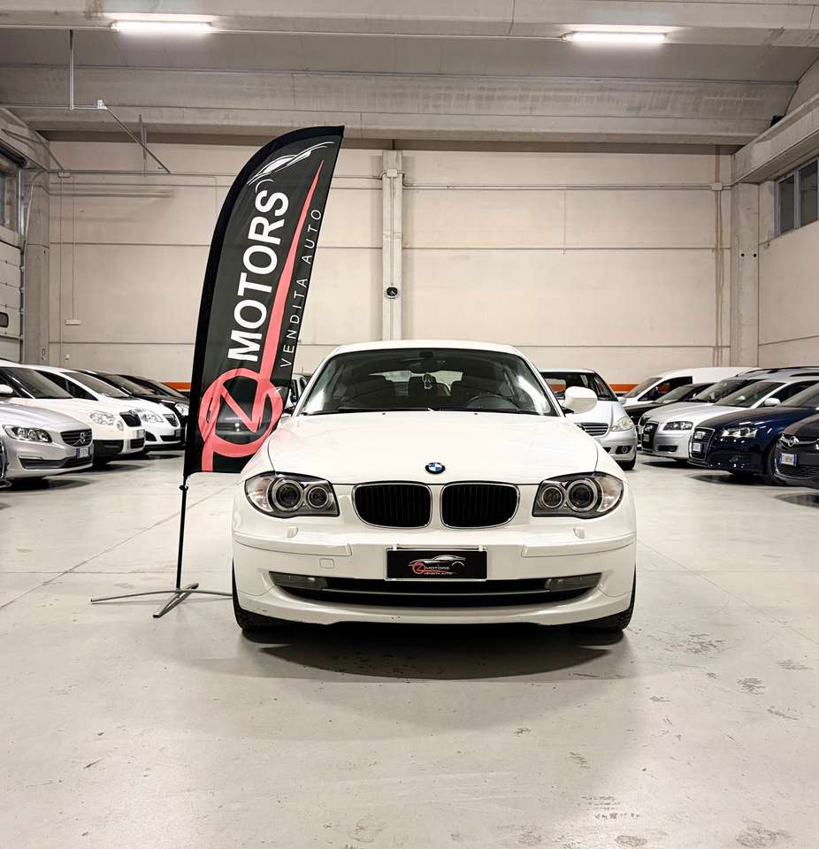 BMW 116 Serie 1 116d 3p 2.0 Attiva 116cv NEOPATENTATI