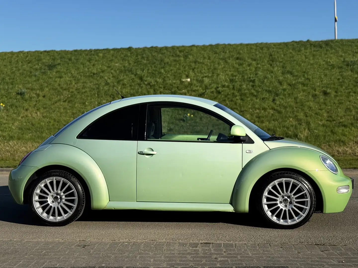 Volkswagen New Beetle 2.0 Highline Groen - 2