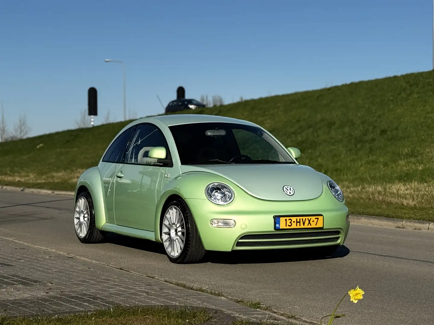 Volkswagen New Beetle 2.0 Highline Groen - 1