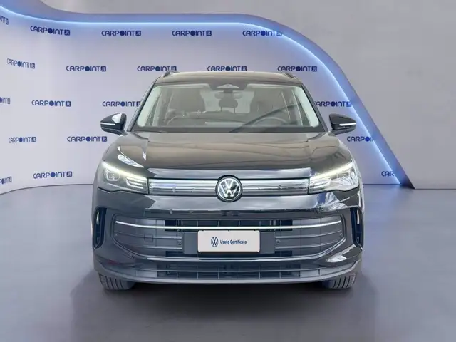 Volkswagen Tiguan view 3