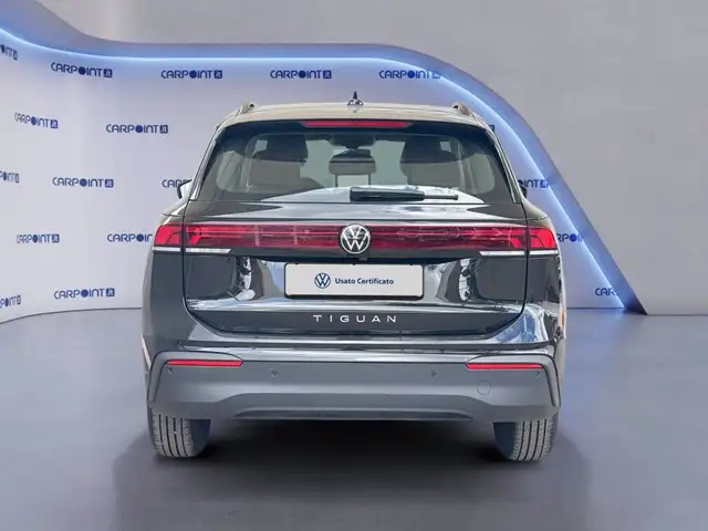Volkswagen Tiguan view 5
