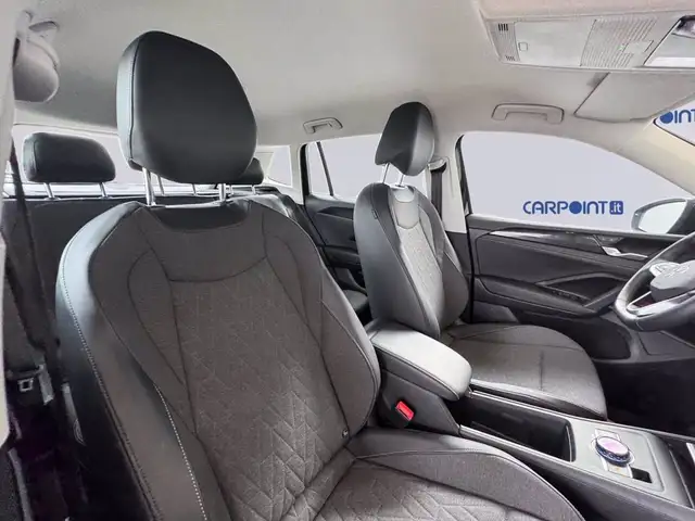 Volkswagen Tiguan view 8
