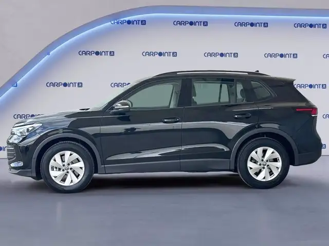 Volkswagen Tiguan view 4