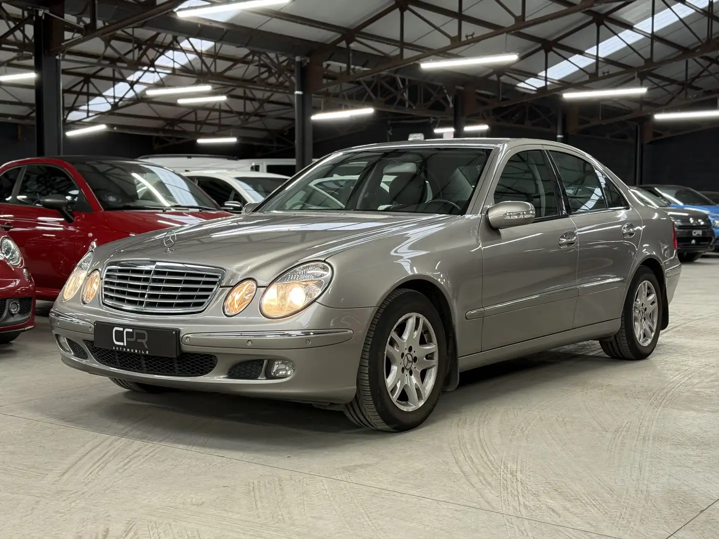 Mercedes-Benz E 200 E 200 CDI * 1ER PROP *  RADAR * CUIR * SIEGE ELECT Grau - 1