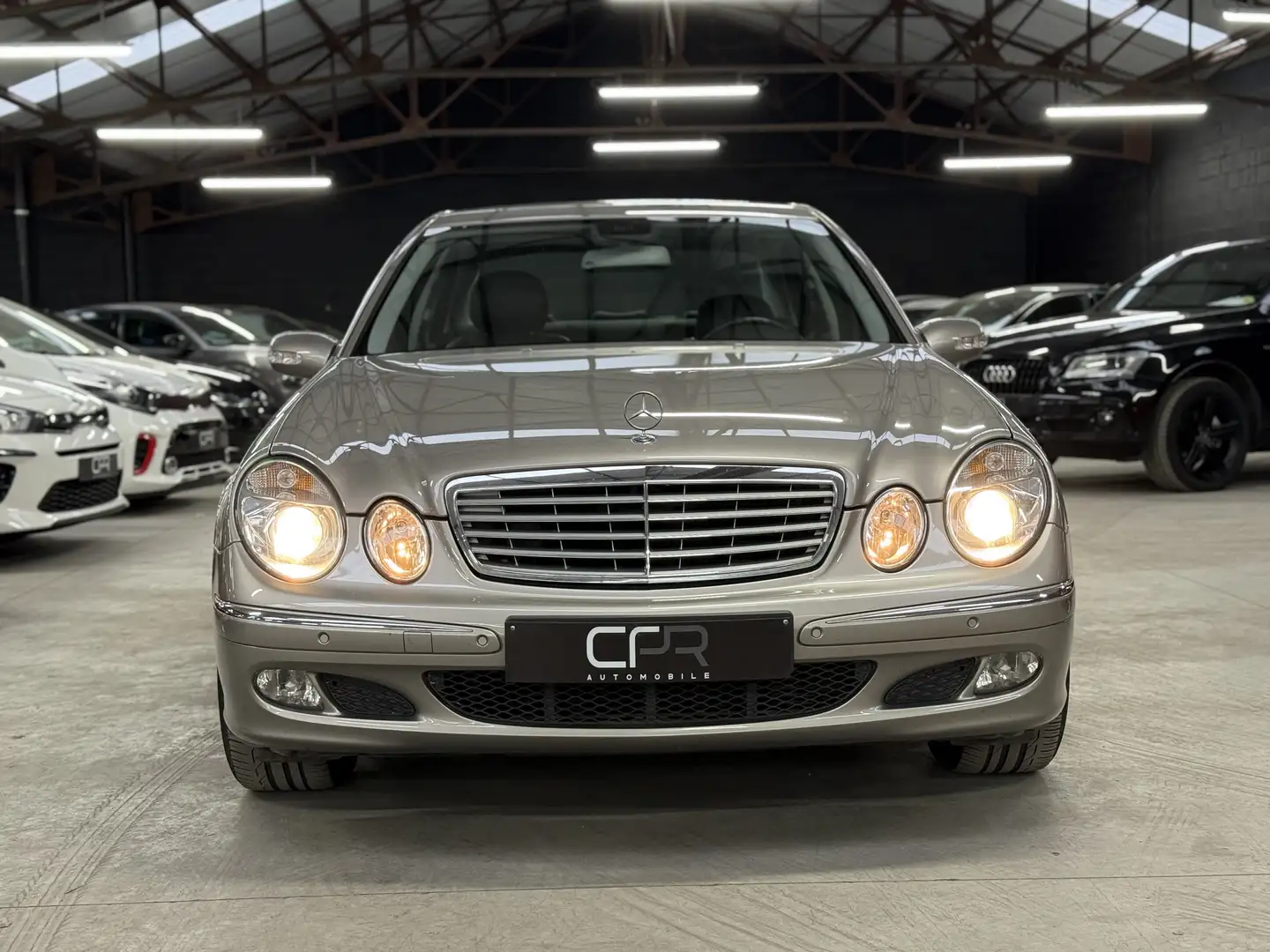 Mercedes-Benz E 200 E 200 CDI * 1ER PROP *  RADAR * CUIR * SIEGE ELECT Grau - 2