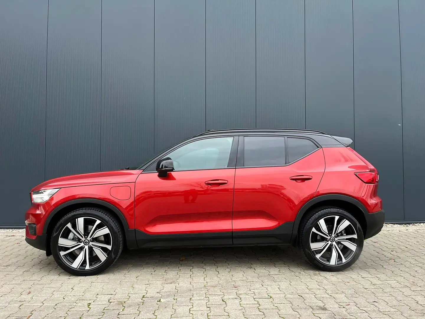 Volvo XC40 1.5 T5 Recharge R-Design pano / acc / H&K Rouge - 2