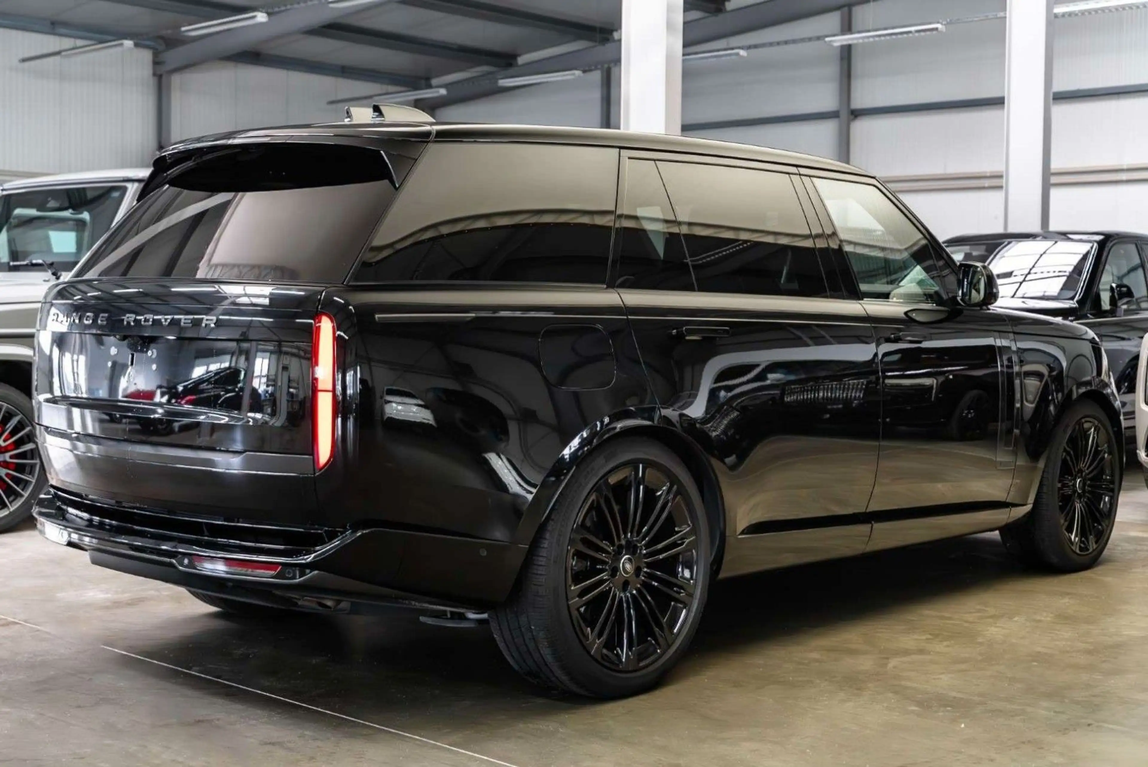 Land Rover Range Rover P530 LWB Autobiography / Prod. 2025 — photo 14