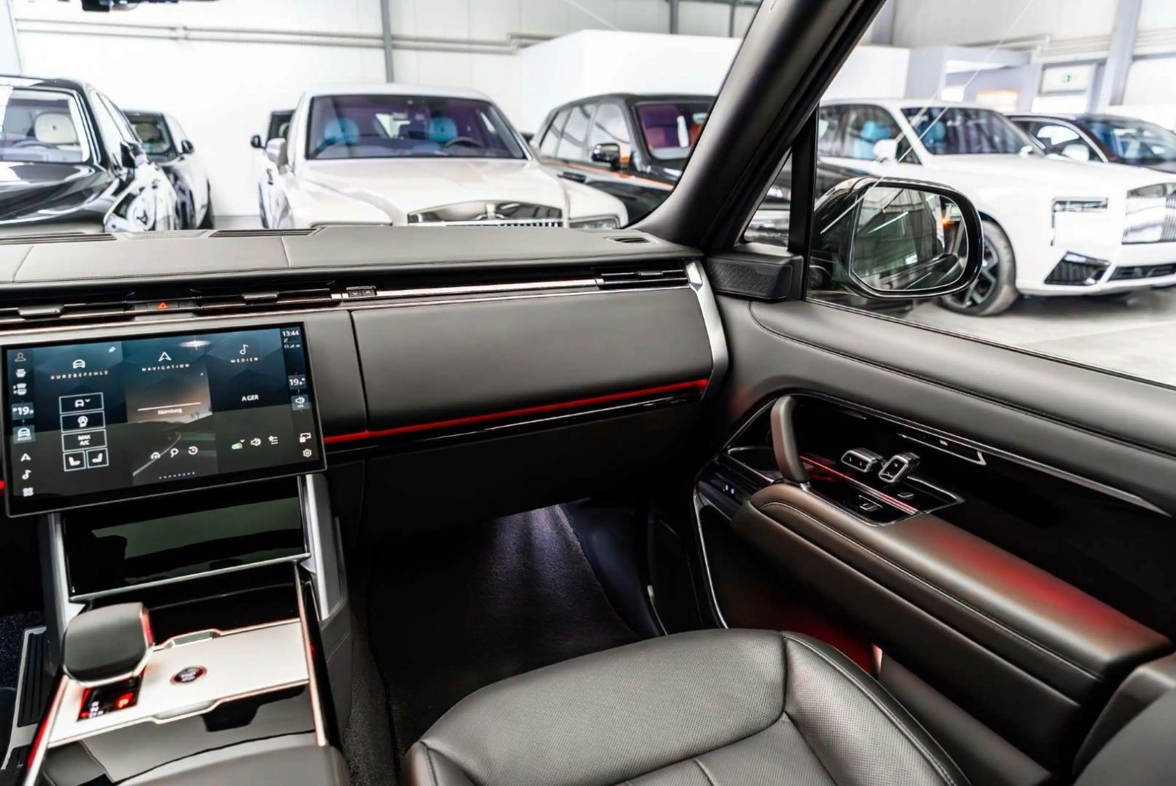 Land Rover Range Rover P530 LWB Autobiography / Prod. 2025 — photo 15
