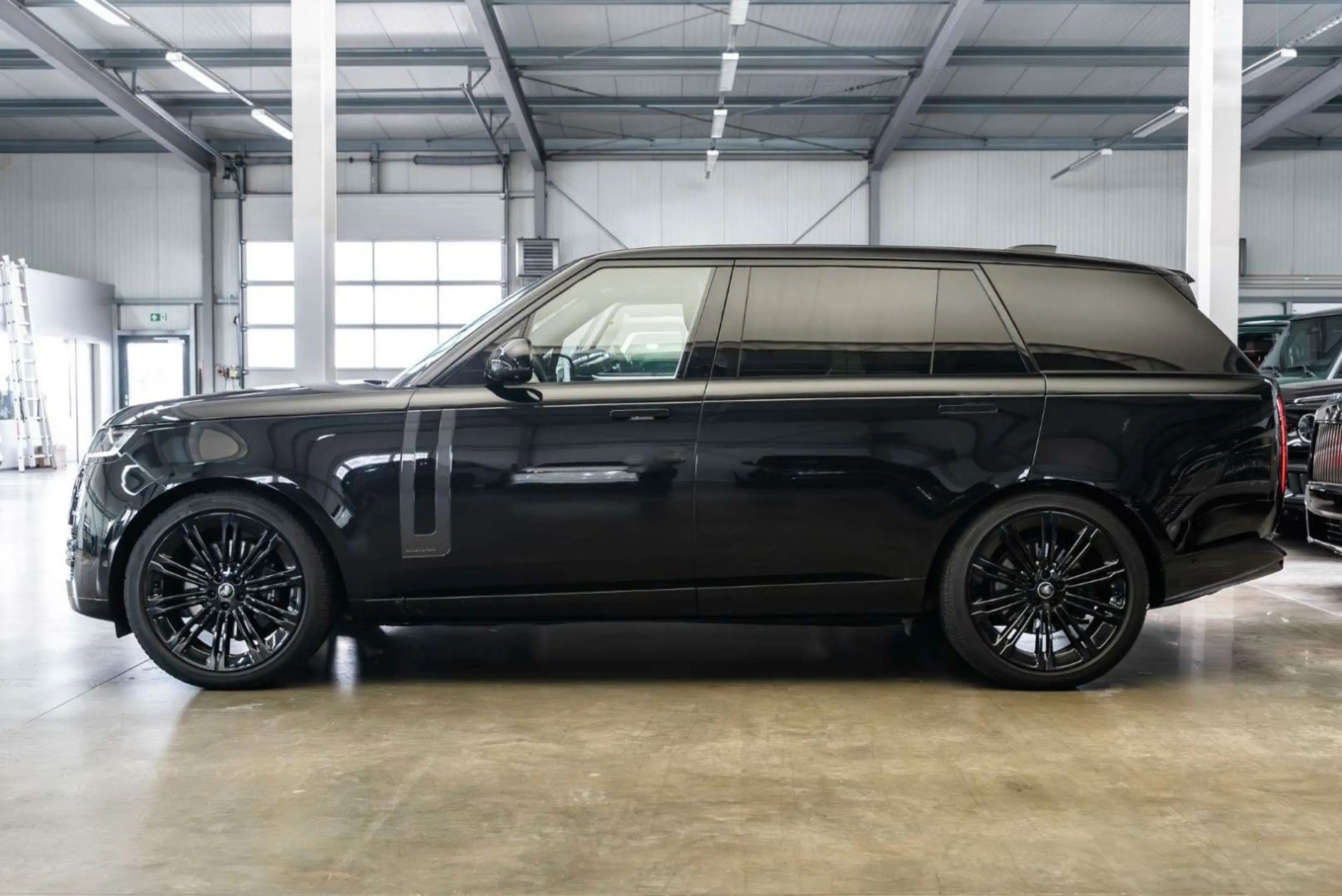 Land Rover Range Rover P530 LWB Autobiography / Prod. 2025 — photo 10