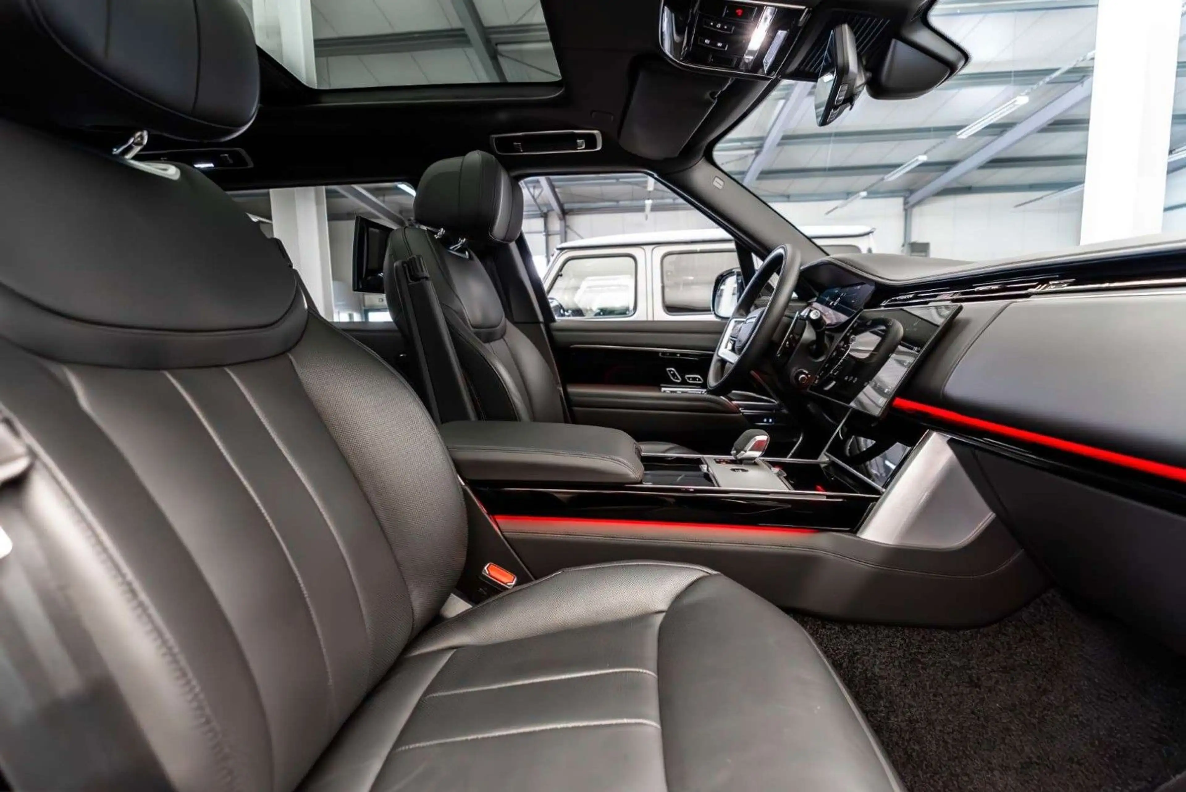 Land Rover Range Rover P530 LWB Autobiography / Prod. 2025 — photo 4