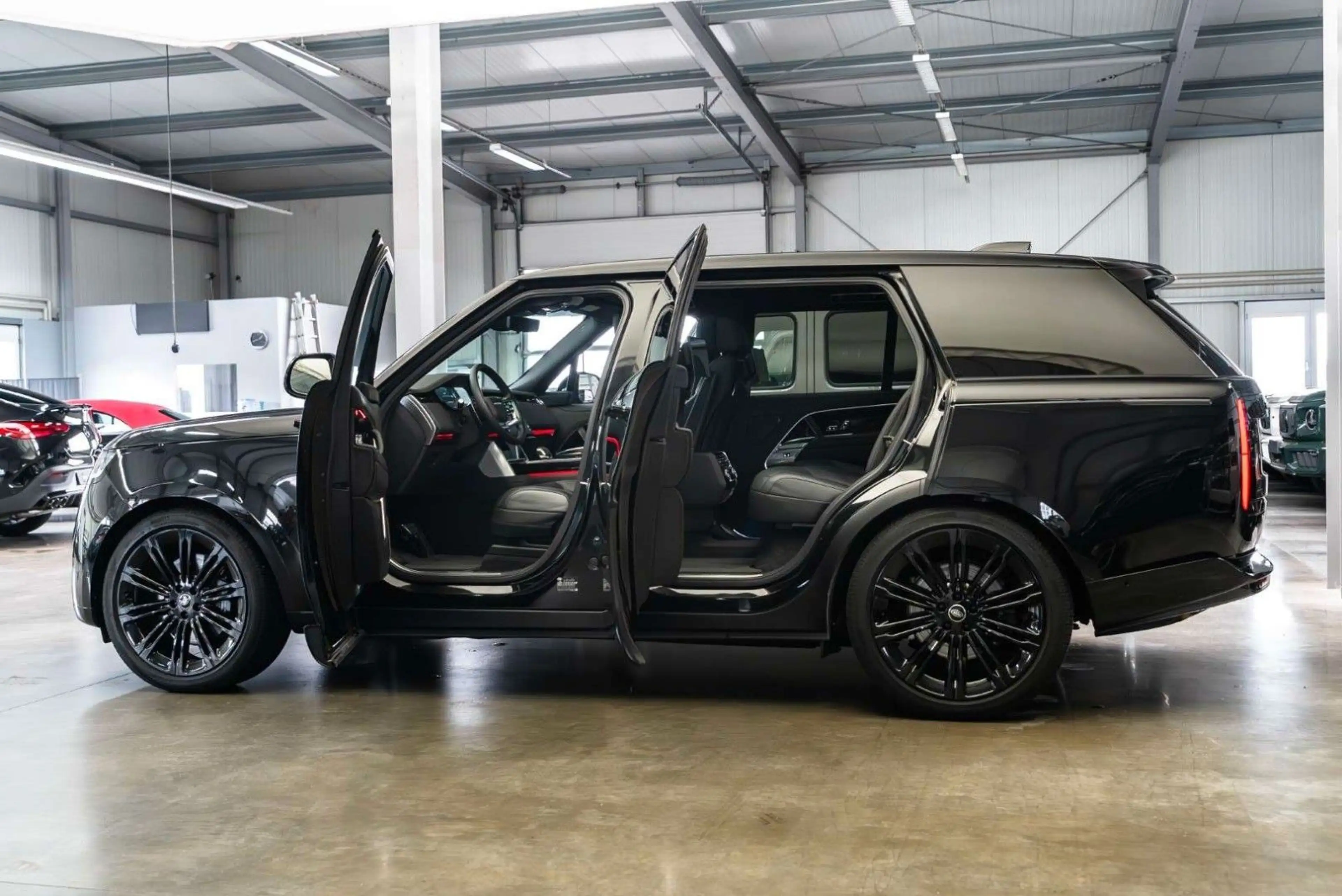 Land Rover Range Rover P530 LWB Autobiography / Prod. 2025 — photo 11
