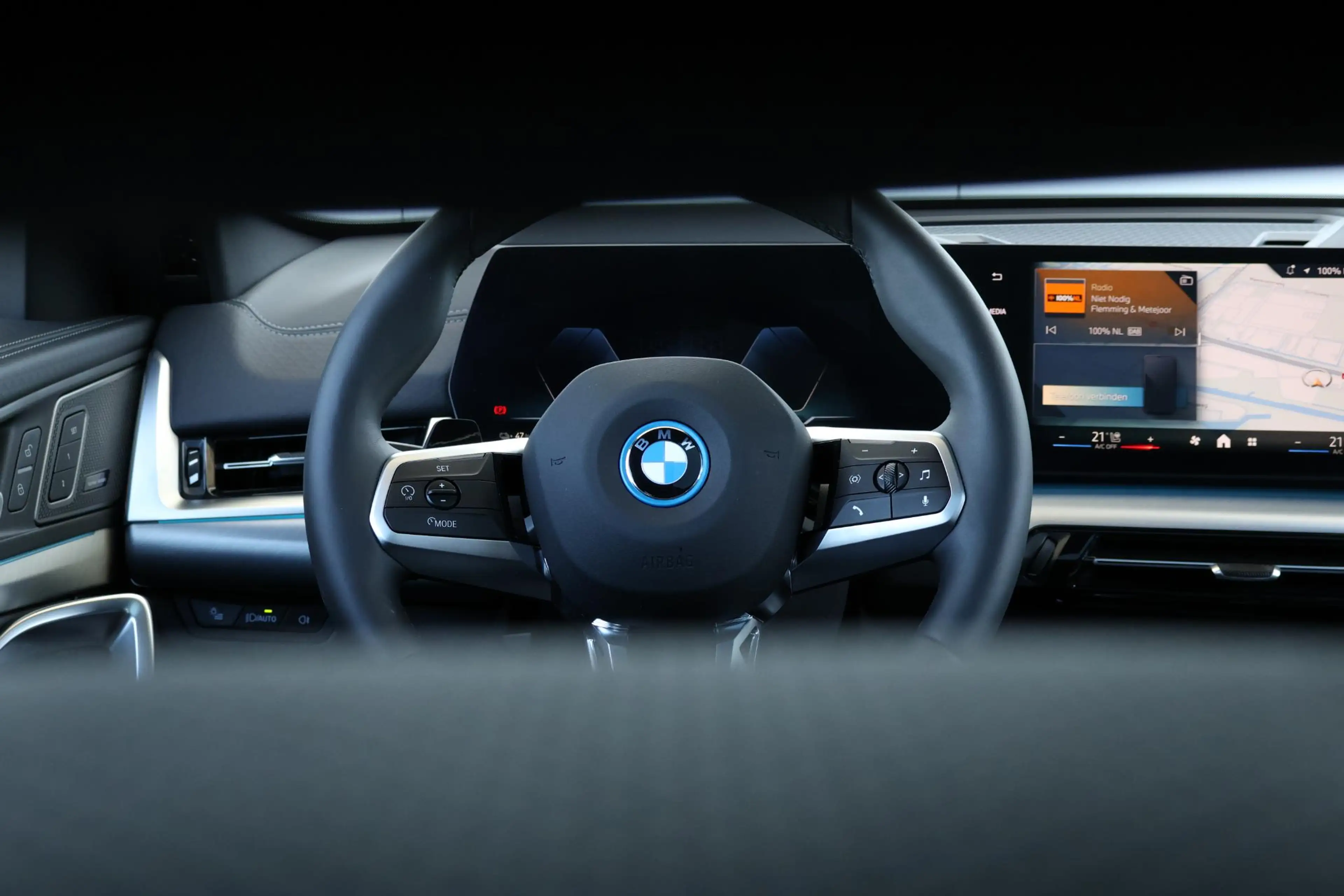 BMW iX2 eDrive20 67 kWh M Sport Edition M Sportpakket Pro — photo 14