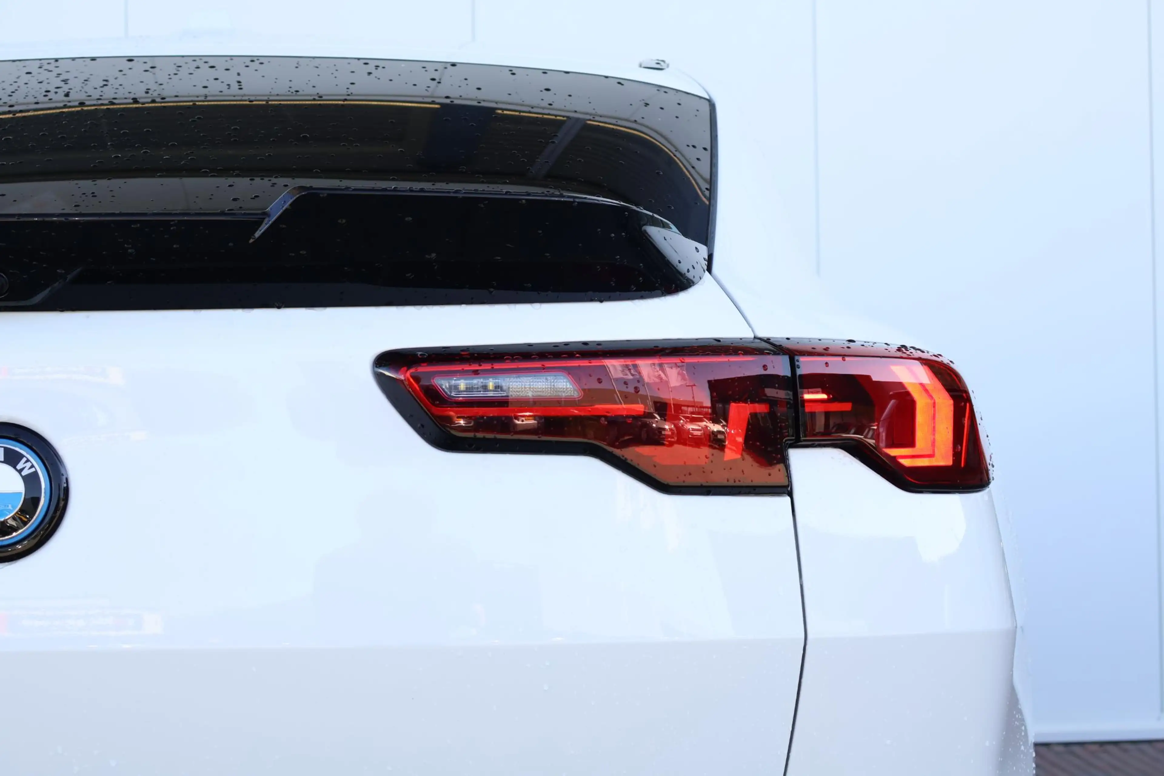 BMW iX2 eDrive20 67 kWh M Sport Edition M Sportpakket Pro — photo 9