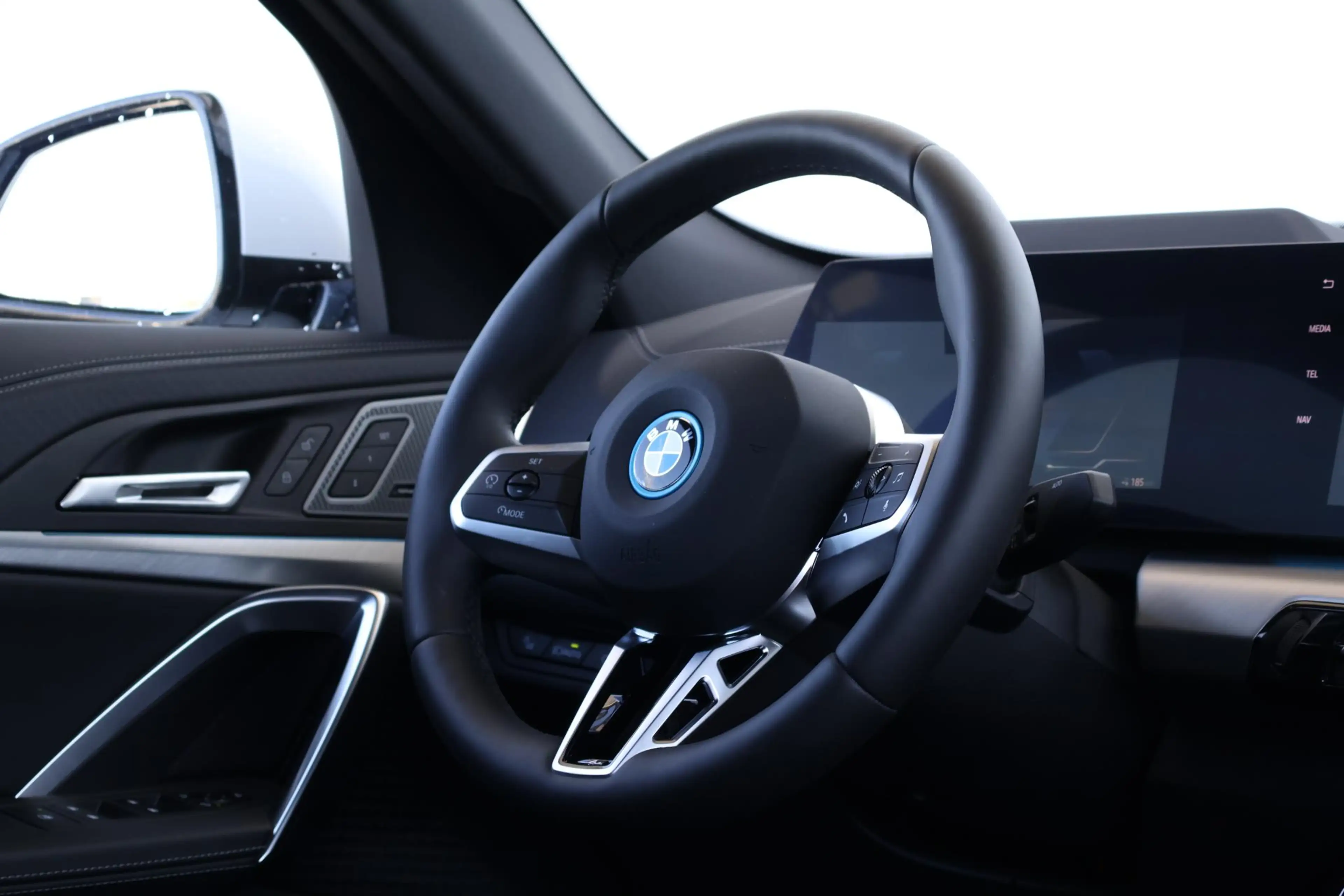 BMW iX2 eDrive20 67 kWh M Sport Edition M Sportpakket Pro — photo 11