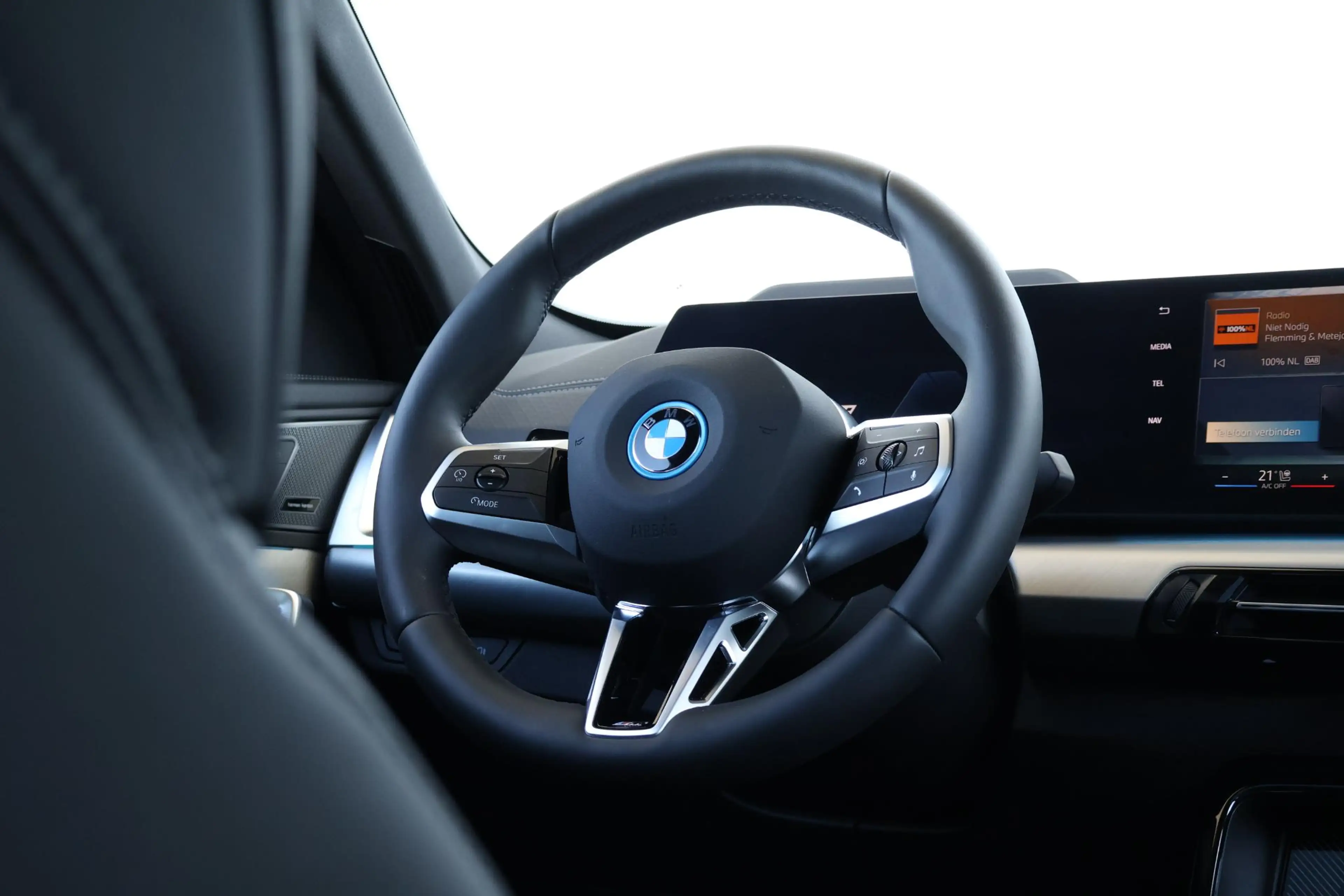 BMW iX2 eDrive20 67 kWh M Sport Edition M Sportpakket Pro — photo 13