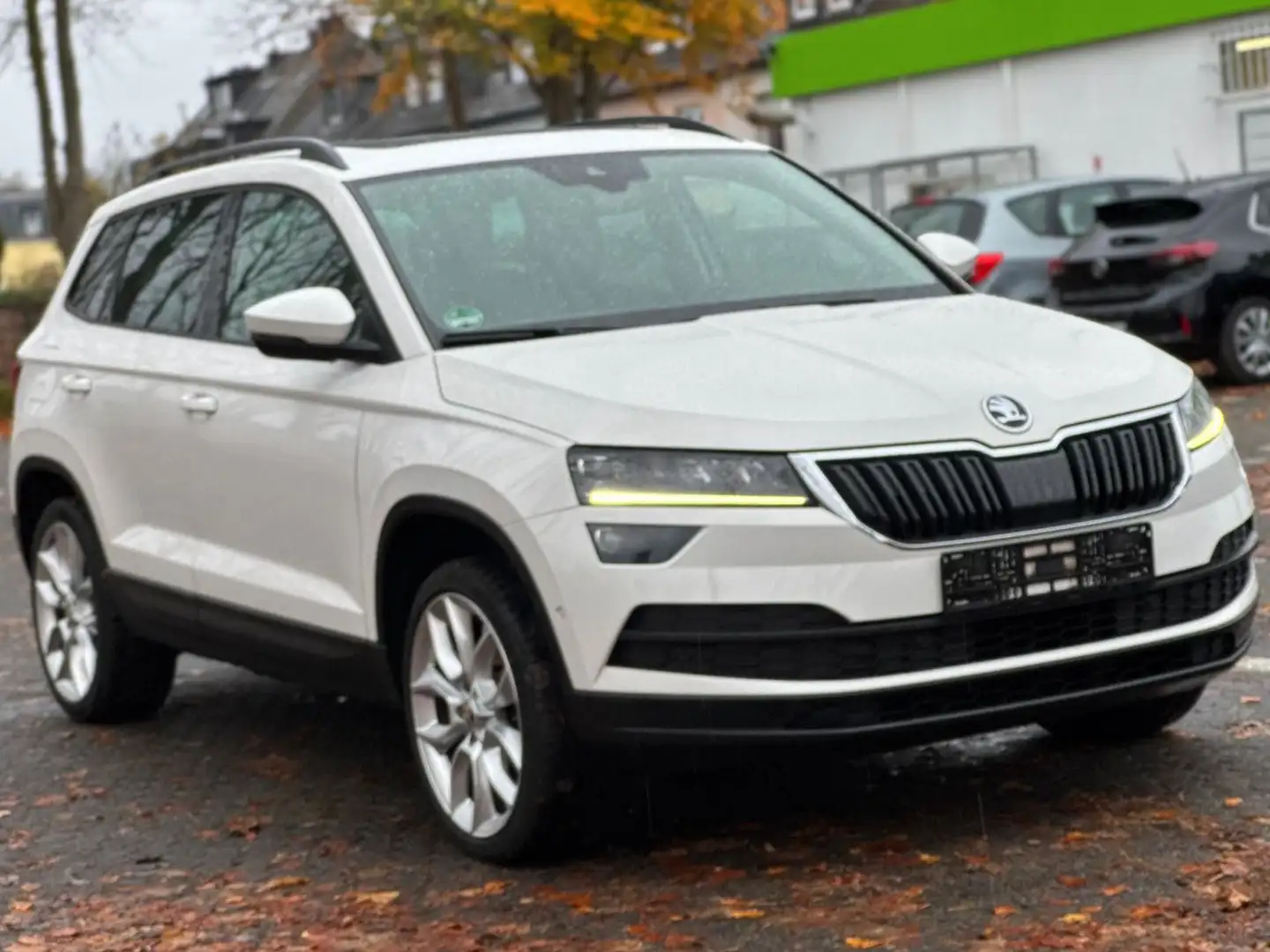 Skoda Karoq Style | *TÜV-NEU*PANO*NAV*KAMERA*KEYLESS* White - 2