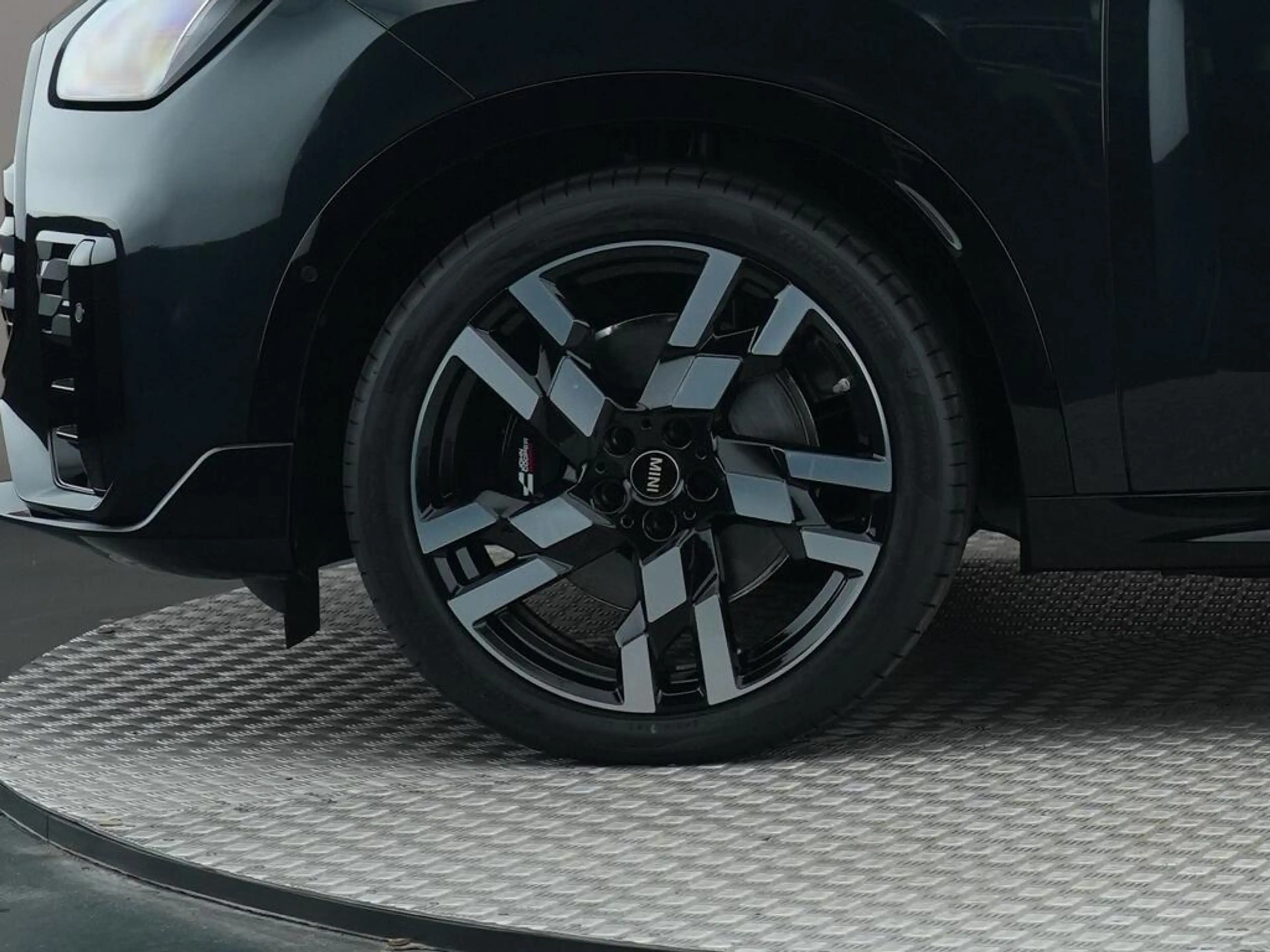 MINI John Cooper Works Countryman SE ALL4 XL 66.5 kWh — photo 15