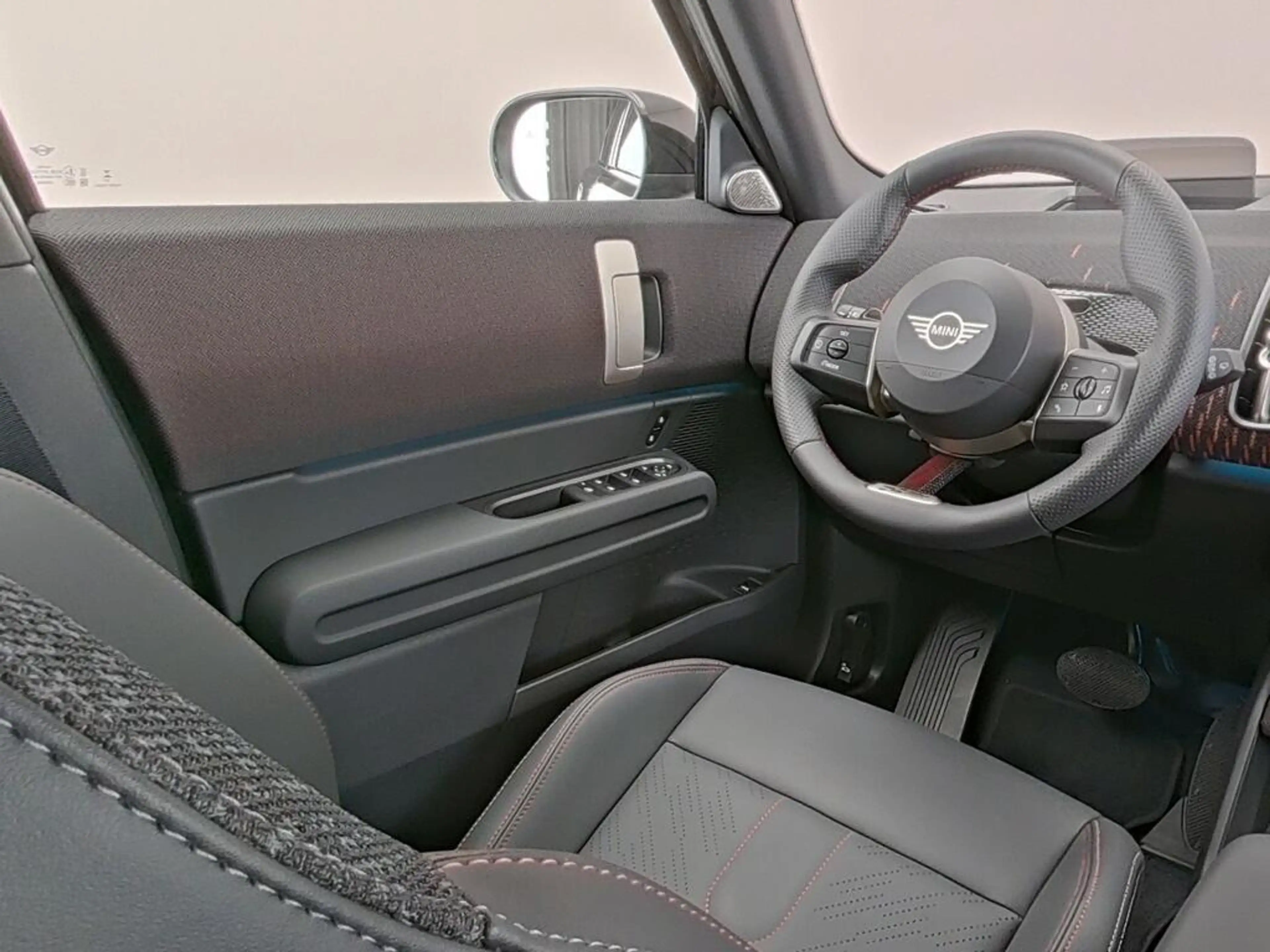 MINI John Cooper Works Countryman SE ALL4 XL 66.5 kWh — photo 4