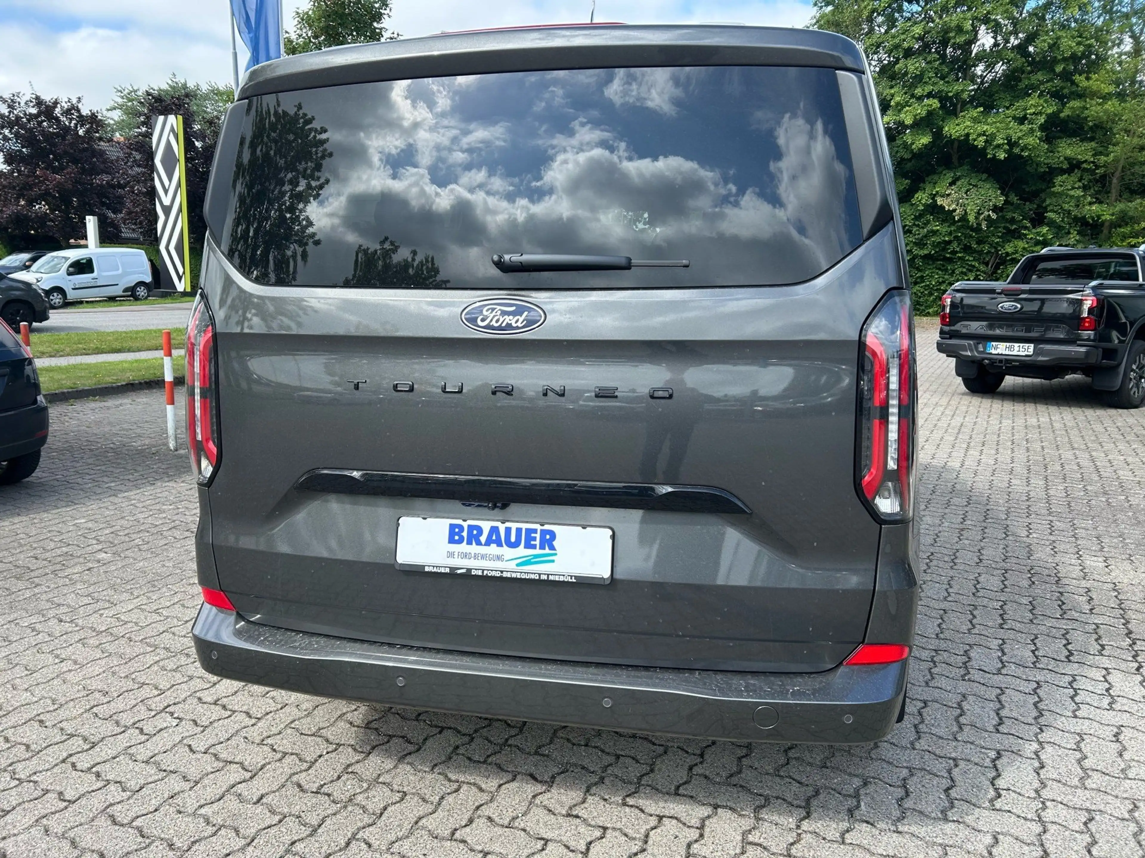 Ford Tourneo Custom Bus 320 L1 Tourneo Titanium X FWD — photo 2